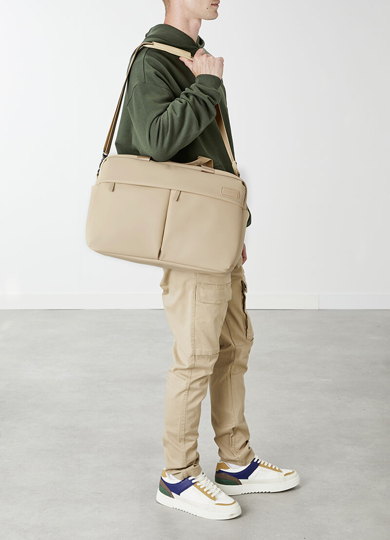 LOST IN BERLIN   | 4