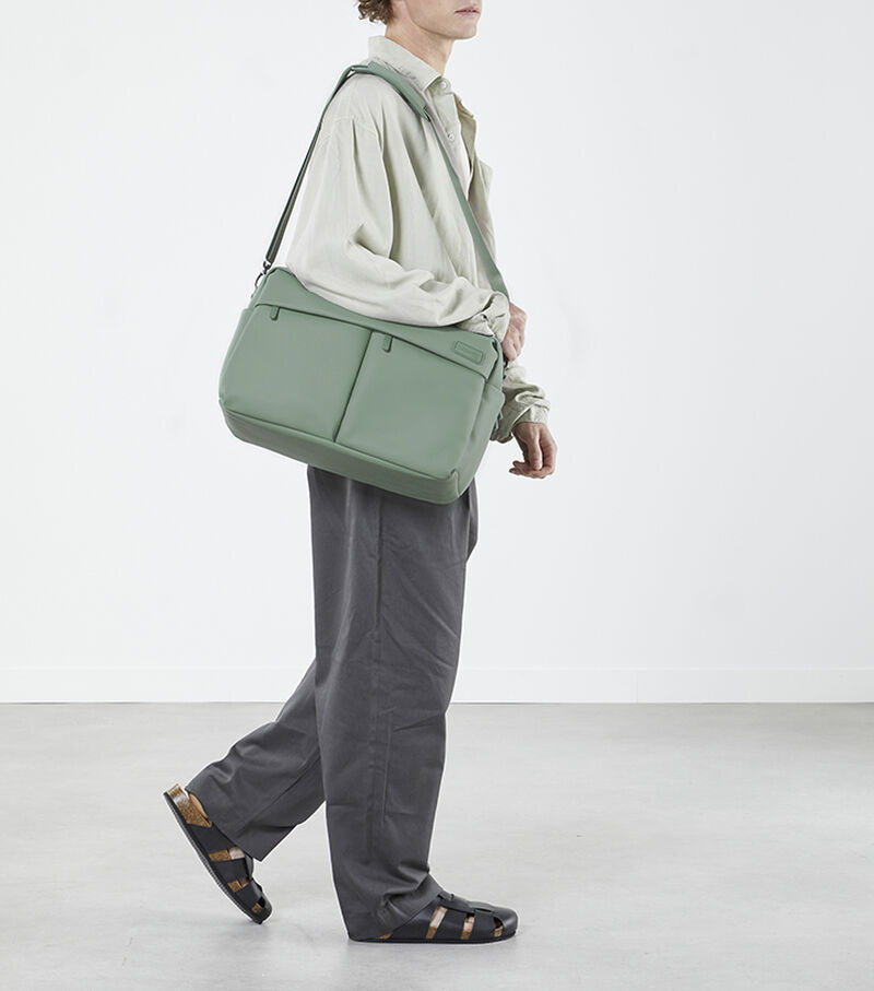 LOST IN BERLIN   | 4